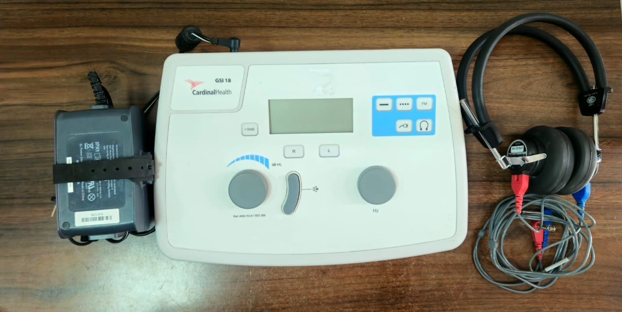 Grason-Stadler GSI 18 Cardinal Health Screening Audiometer + Headphones + PSU